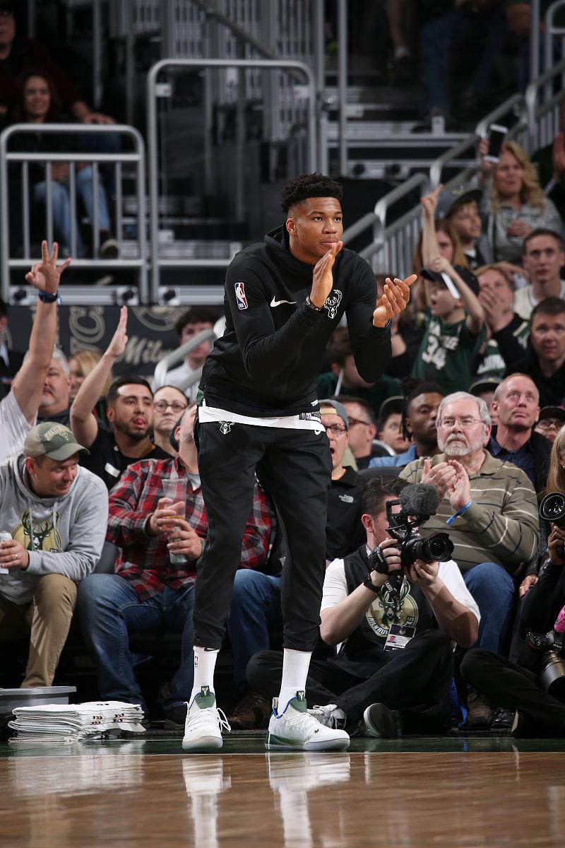 KOK_字母哥突破吸引包夹视频